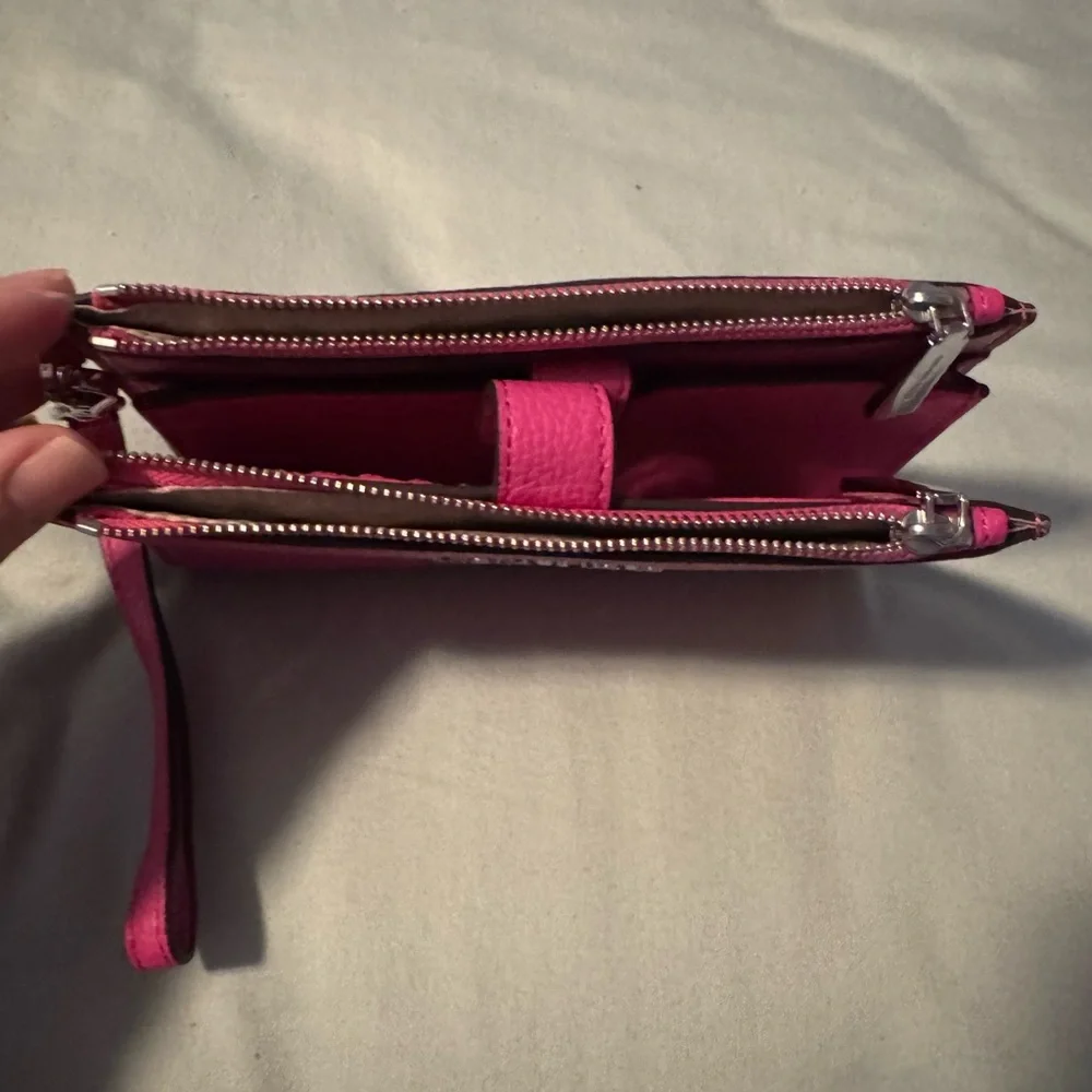 NWOT DEFECT Michael Kors Pink Wristlet